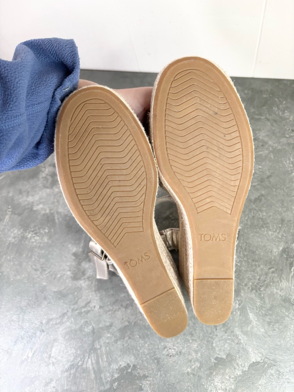 TOMS Aurdrey Espadrille Wedge Sandal size 7.5 metallic tan silver - Picture 7 of 12